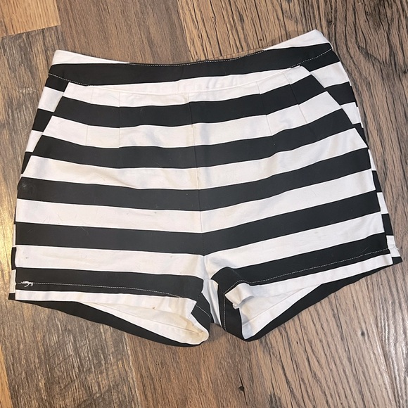 Ellison Womens Striped High-Waisted Shorts Size M. - Picture 1 of 5